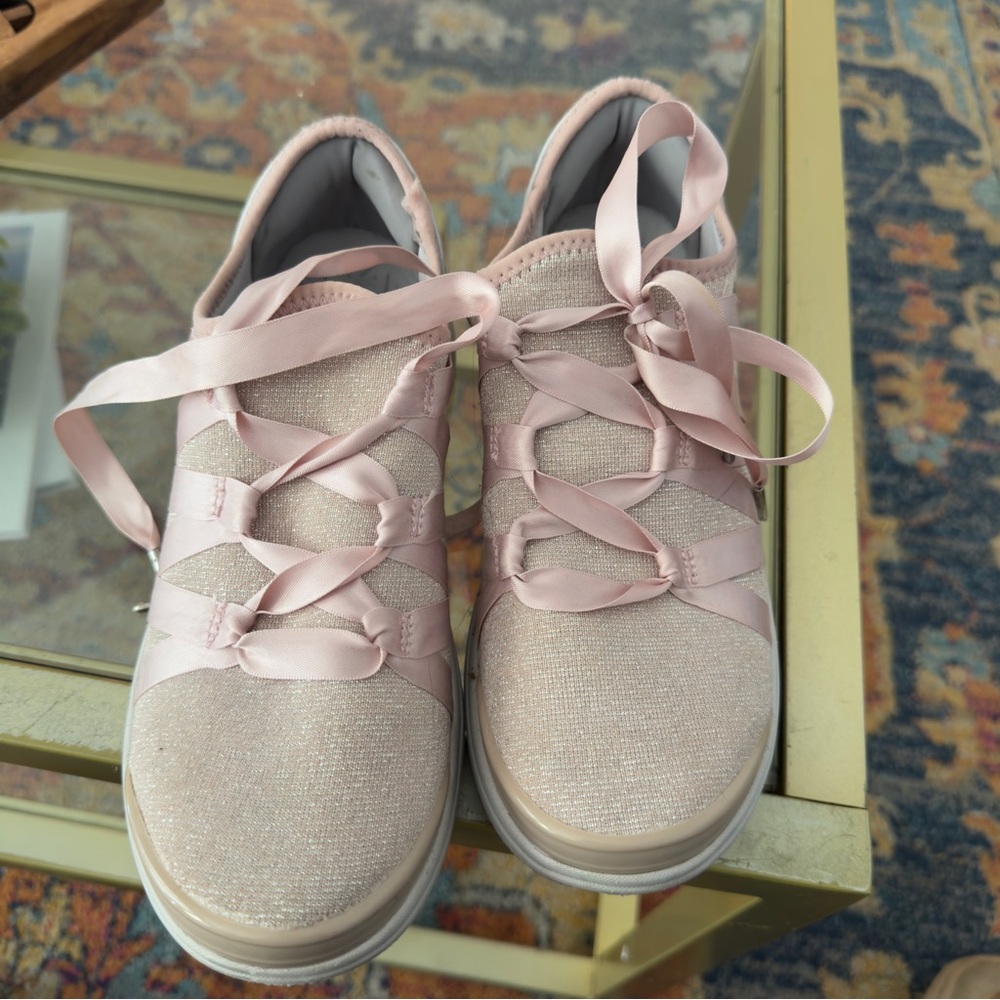 Zees Blush Pink Ribbon Lace Comfort Sneakers Women’s Size 7M - Picture 3 of 7